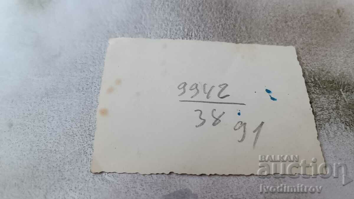 Fotografie Sofia Doi bărbați la plimbare iarna cu preț 1.85 BGN | € 0.95 Fotografie Sofia Doi bărbați la plimbare iarna cu preț 1.85 BGN | € 0.95