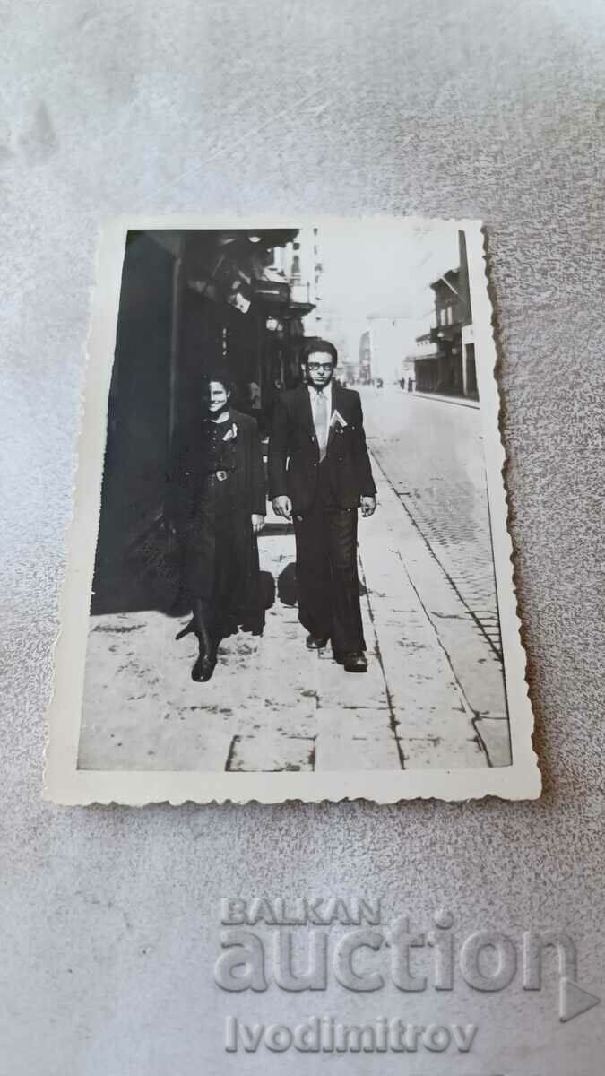 Photo Sofia A man and a young girl on a walk