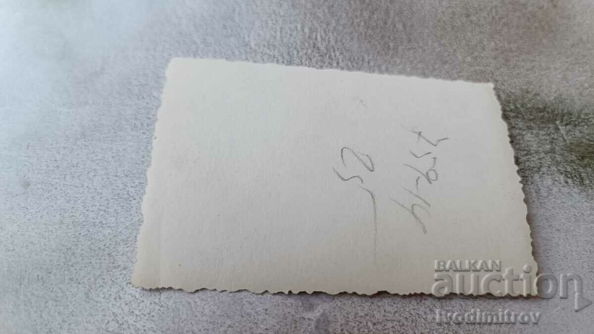 Fotografie Sofia Bărbat, femeie și fată la plimbare cu preț 2.35 BGN | € 1.20 Fotografie Sofia Bărbat, femeie și fată la plimbare cu preț 2.35 BGN | € 1.20