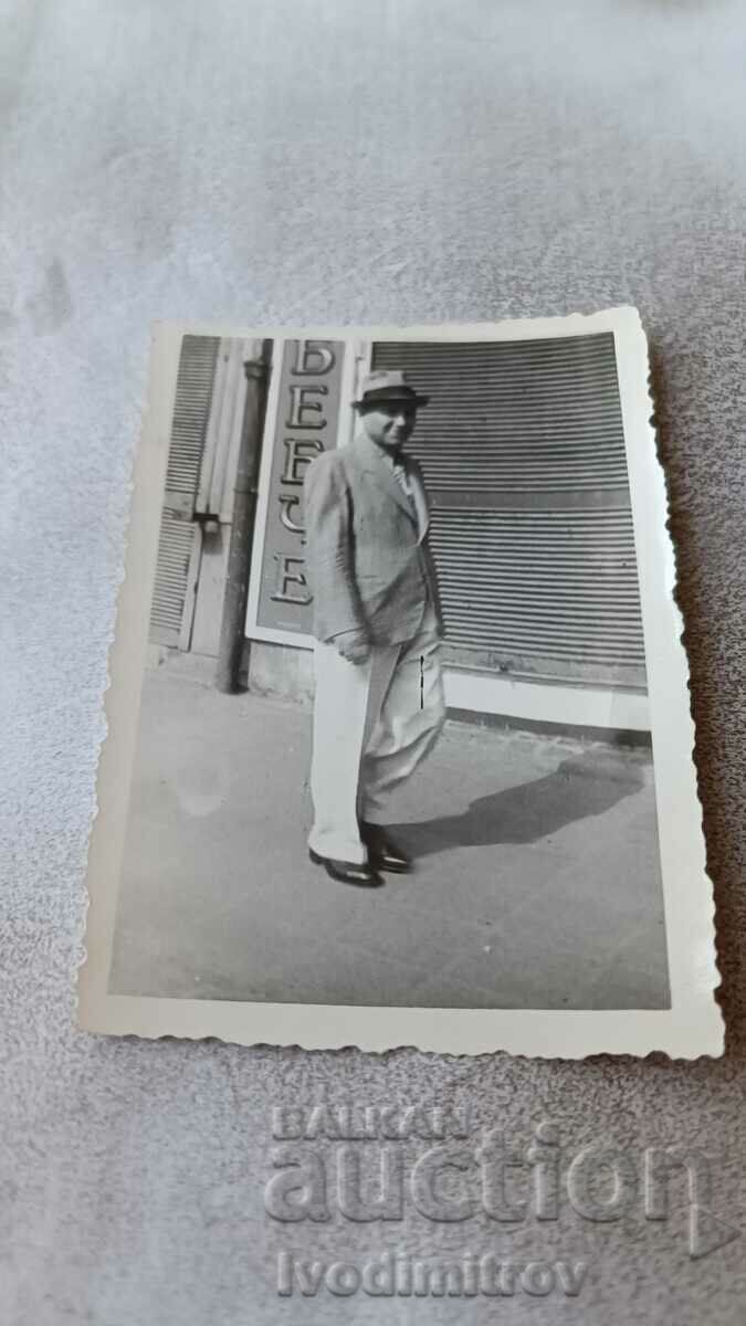 Photo Sofia Man in front of BEBCHE store