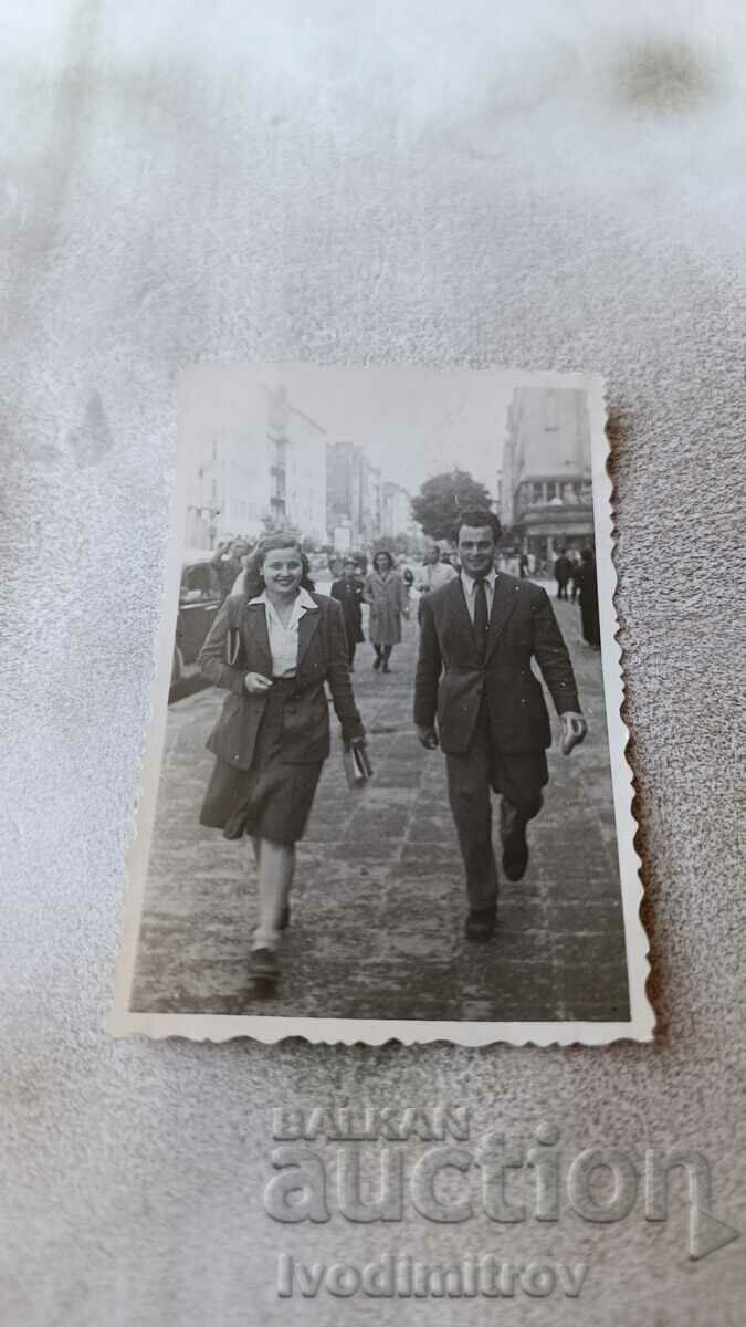 Photo Sofia A man and a young girl on a walk