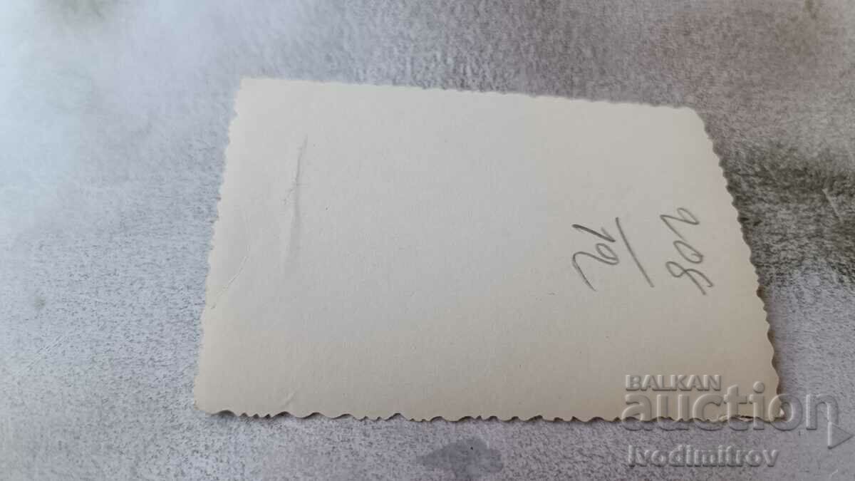 Fotografie Sofia Un bărbat, o femeie și o fată la plimbare cu preț 2.45 BGN | € 1.25