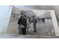 Photo Sofia Men and women in front of the mausoleum of Georgi Dimitrov