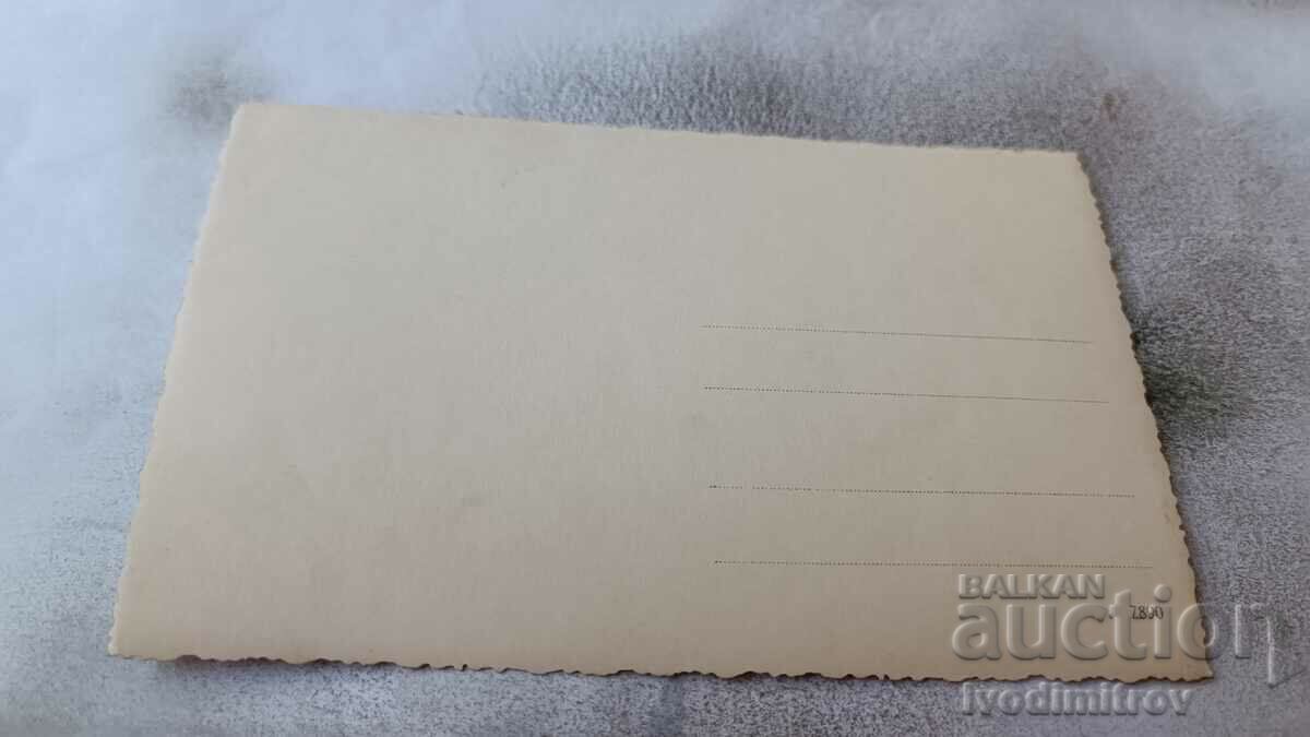 Снимка Малко момиченце в аптека с цена 4.35 лв. | € 2.22 Снимка Малко момиченце в аптека с цена 4.35 лв. | € 2.22