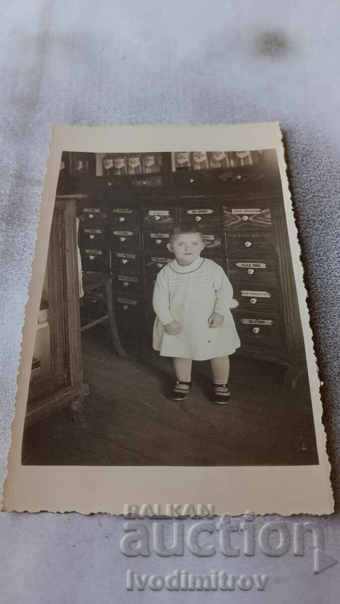 Photo Little girl in a pharmacy