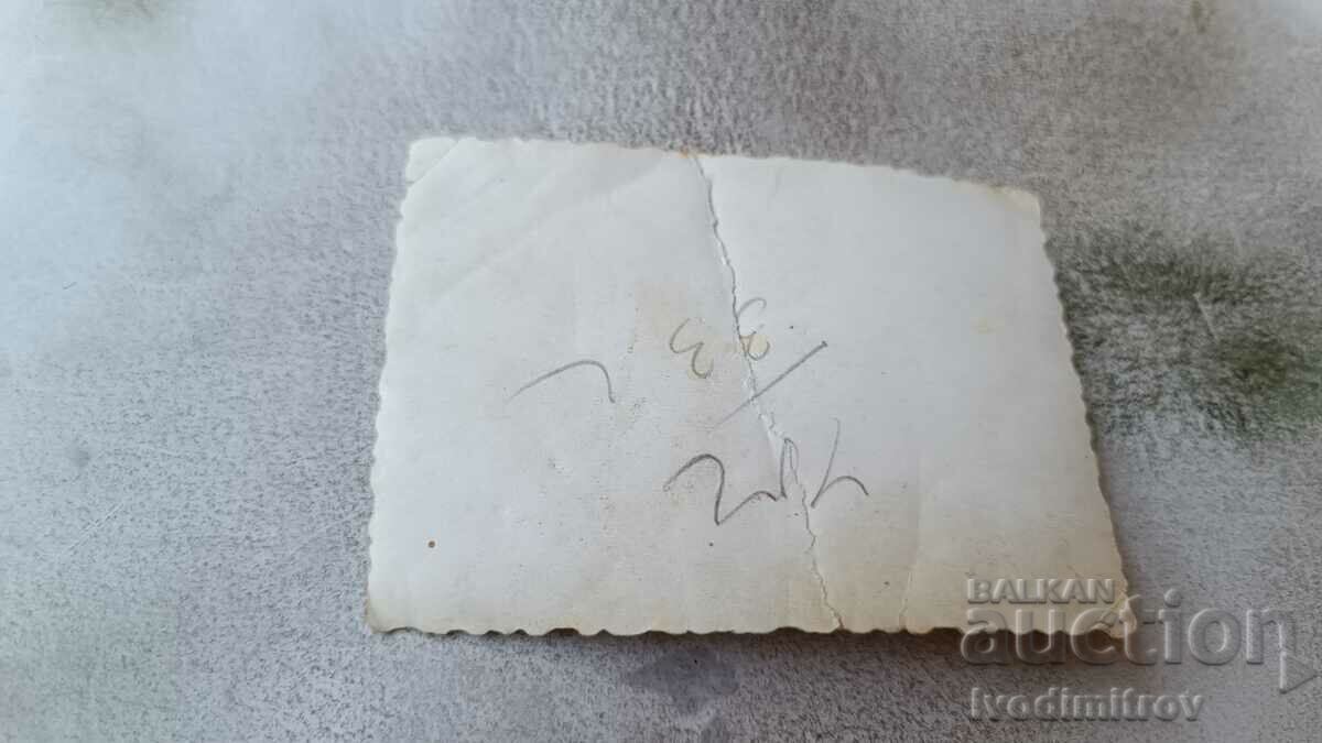 Φωτογραφία Δύο αγόρια στην παραλία με τιμή 1.65 BGN | € 0.84