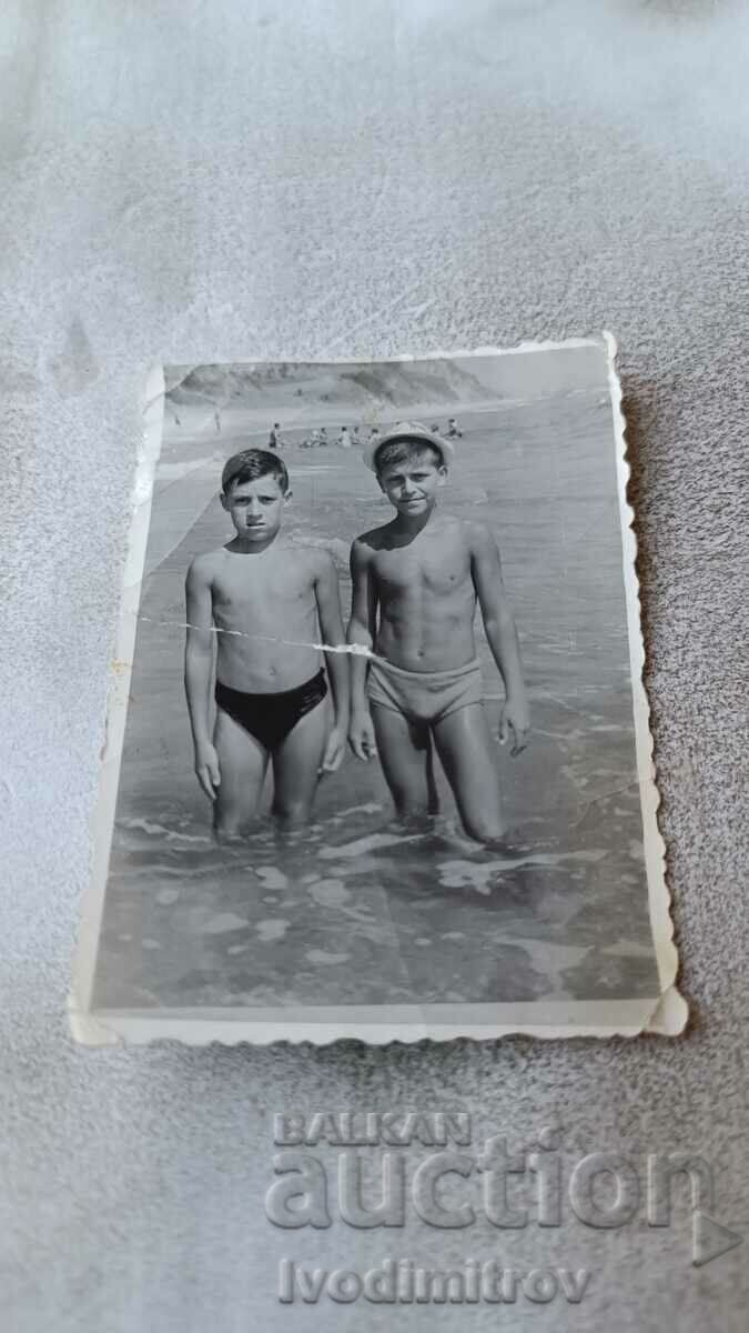 Photo Two boys on the beach