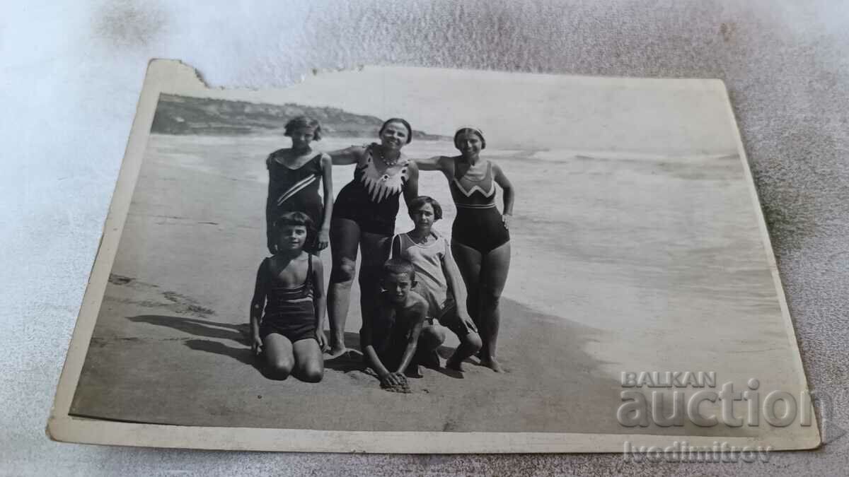 Photo Varna Women and children in retro swimsuits on the beach