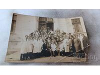 Photo Men and women in front of the Pharmacy-Medical Institute