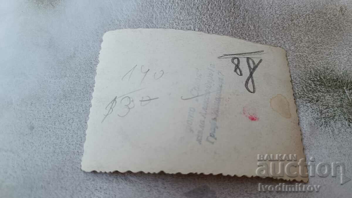 Φωτογραφία Σοφία Ένας άντρας και μια νεαρή γυναίκα σε μια βόλτα το χειμώνα με τιμή 1.85 BGN | € 0.95 Φωτογραφία Σοφία Ένας άντρας και μια νεαρή γυναίκα σε μια βόλτα το χειμώνα με τιμή 1.85 BGN | € 0.95