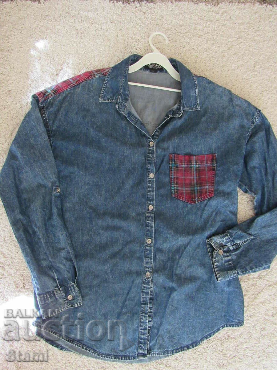 Auction Women's denim shirt with a check size L Auction Women's denim shirt with a check size L