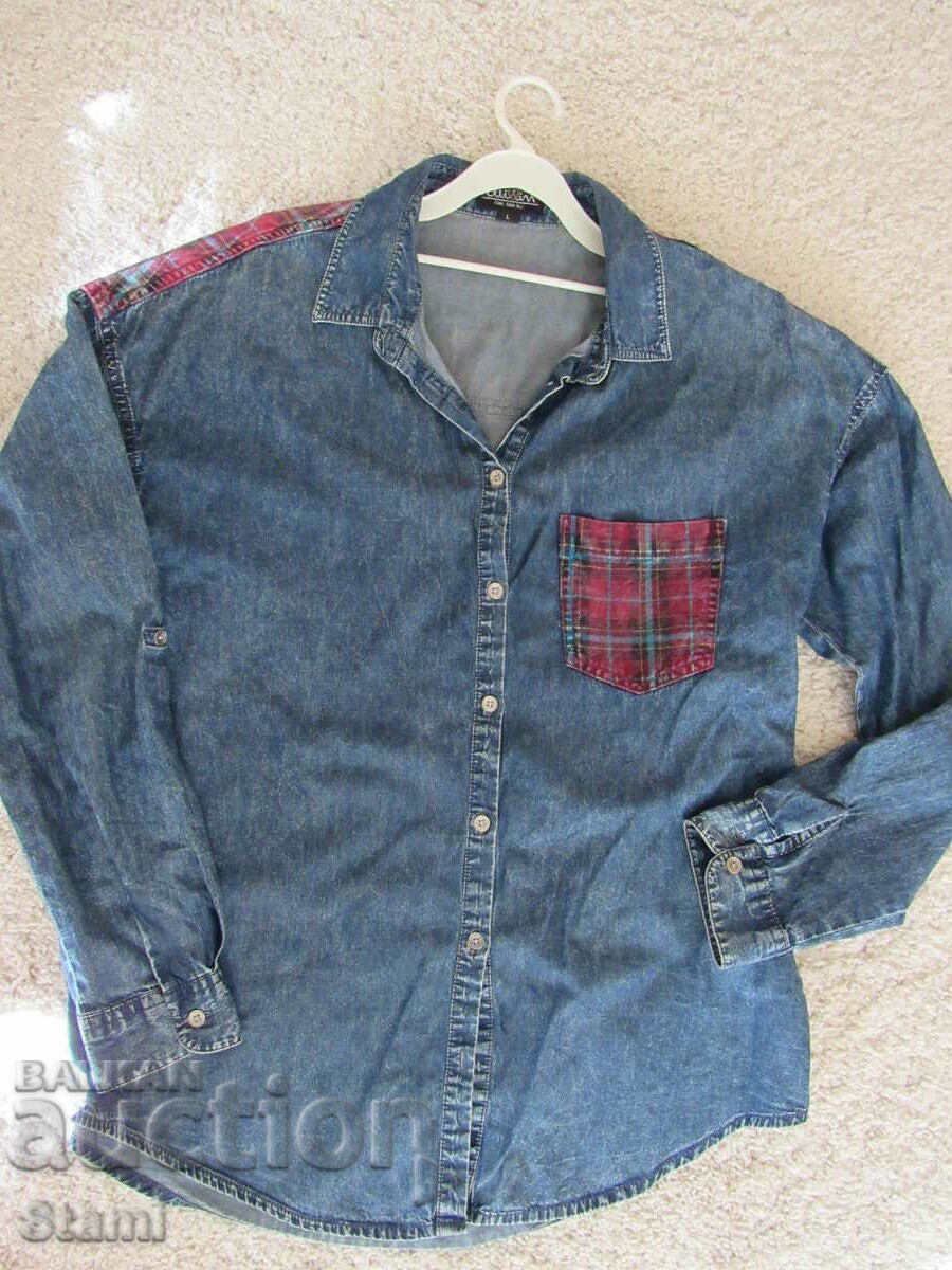 Delivery of Women's denim shirt with a check size L Delivery of Women's denim shirt with a check size L