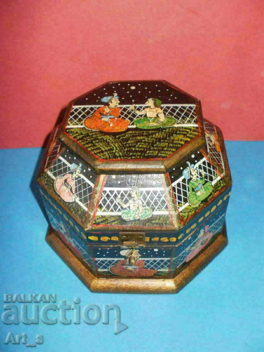 Unique Indian/Mughal hand painted marriage box 19th century with price 149.99 BGN | € 76.69 Unique Indian/Mughal hand painted marriage box 19th century with price 149.99 BGN | € 76.69