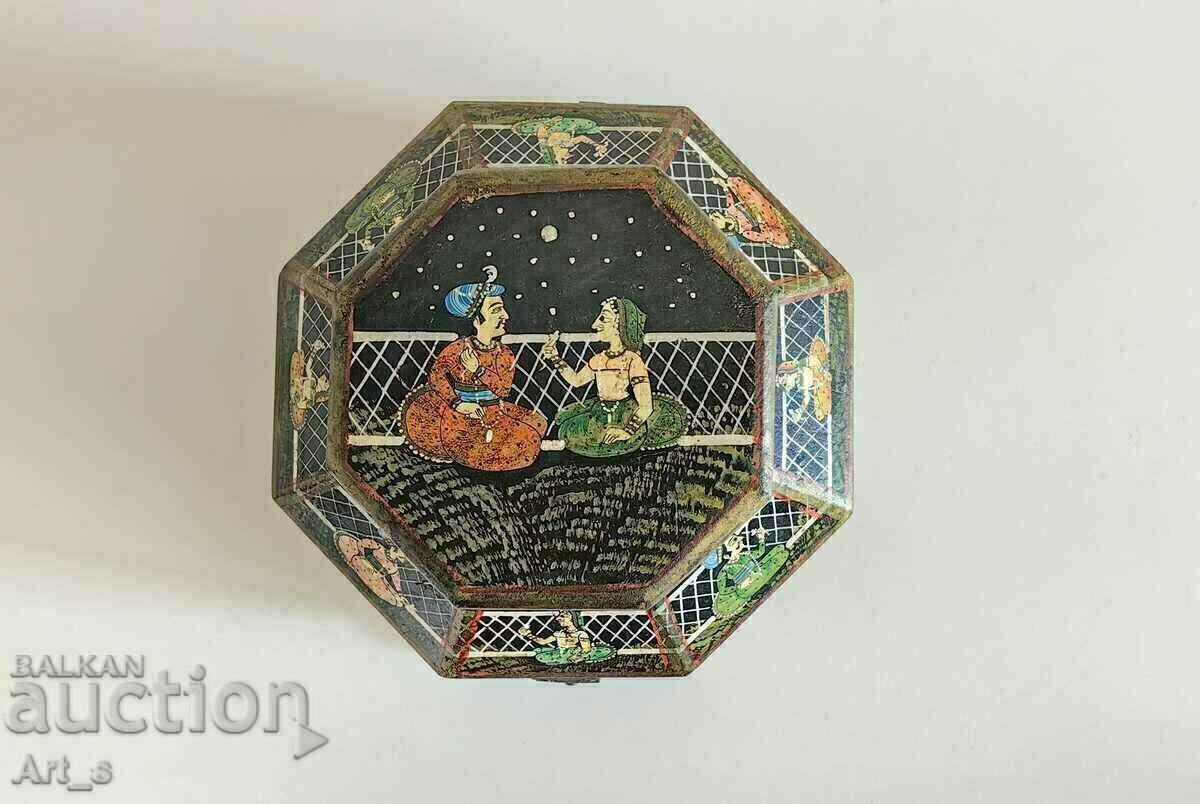 Unique Indian/Mughal hand painted marriage box 19th century - 5 Unique Indian/Mughal hand painted marriage box 19th century - 5