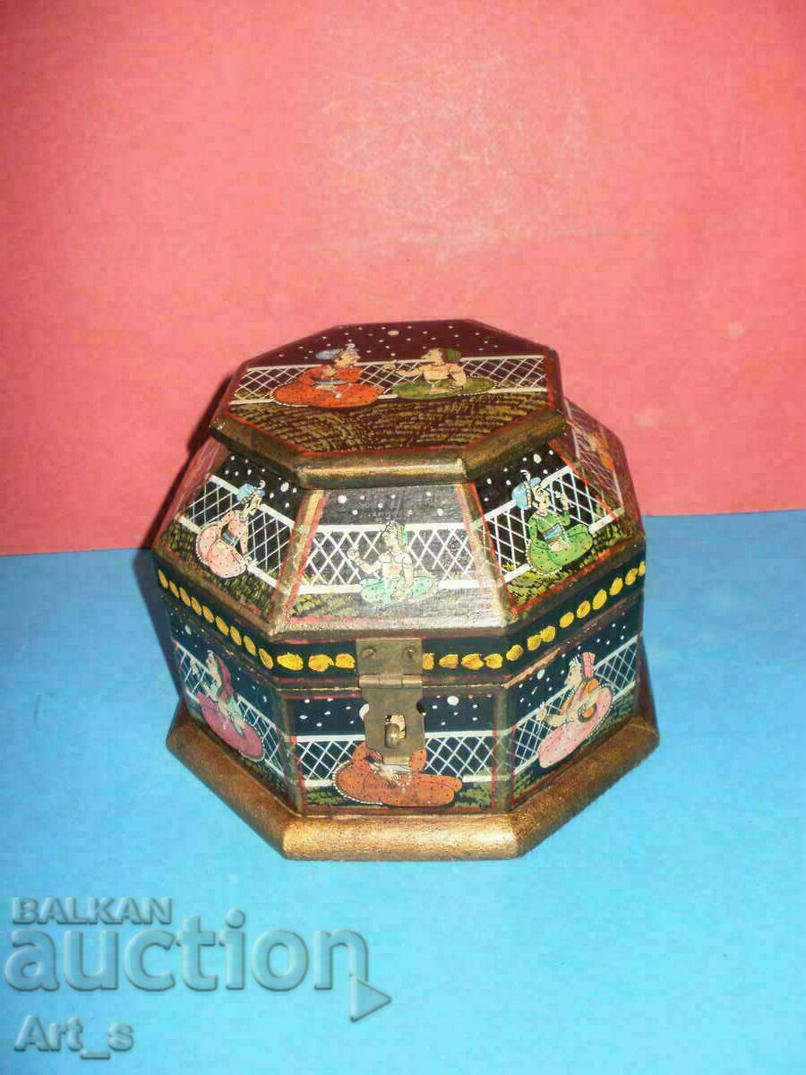 Unique Indian/Mughal hand painted marriage box 19th century - 7 Unique Indian/Mughal hand painted marriage box 19th century - 7