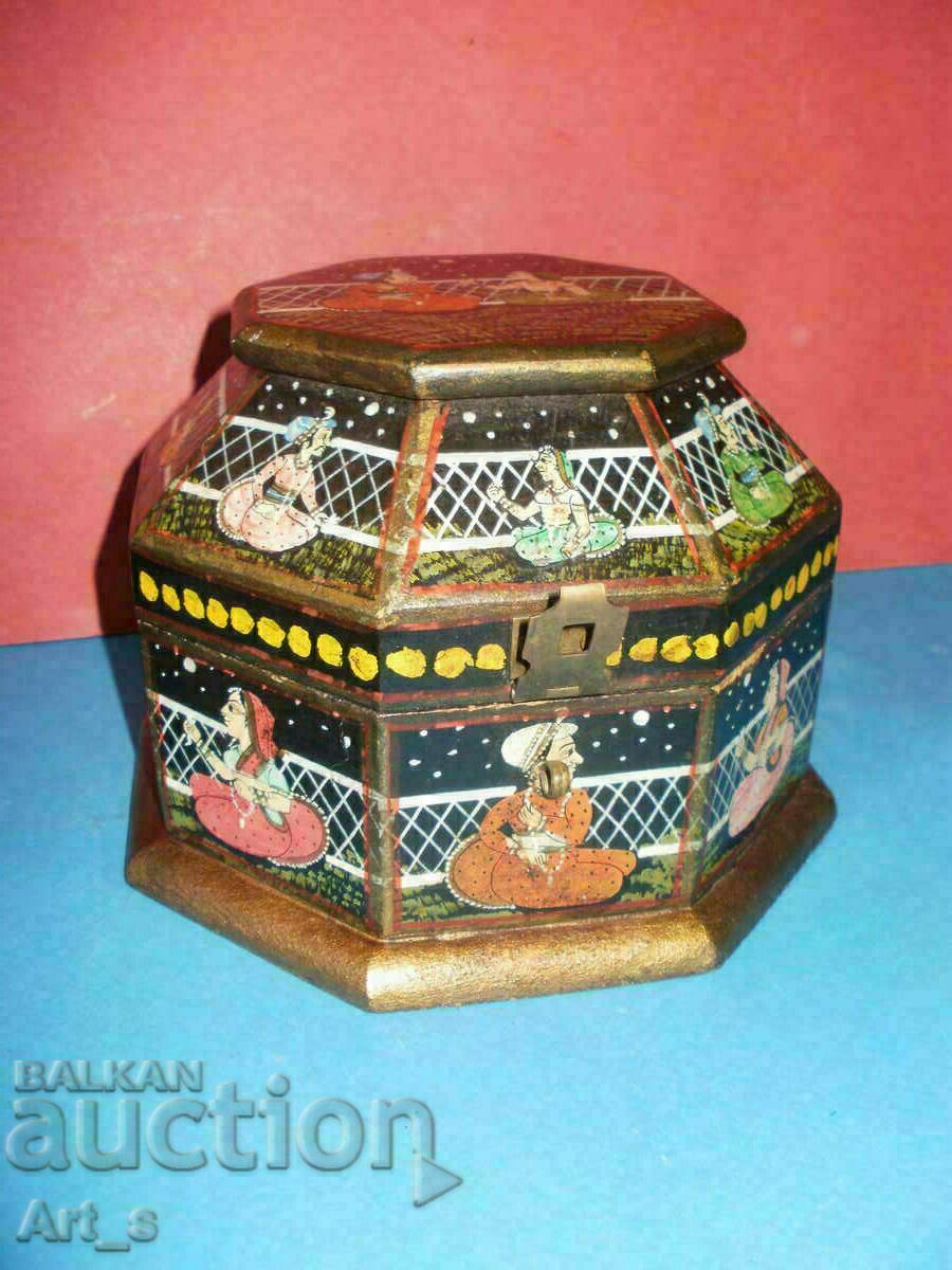 Unique Indian/Mughal hand painted marriage box 19th century Unique Indian/Mughal hand painted marriage box 19th century