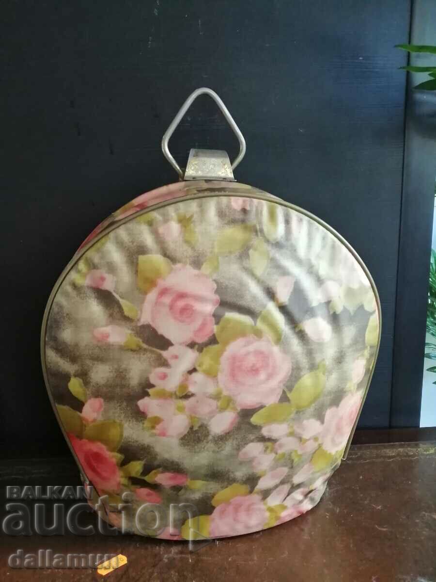 Delivery of vintage thermos/tea bag Delivery of vintage thermos/tea bag