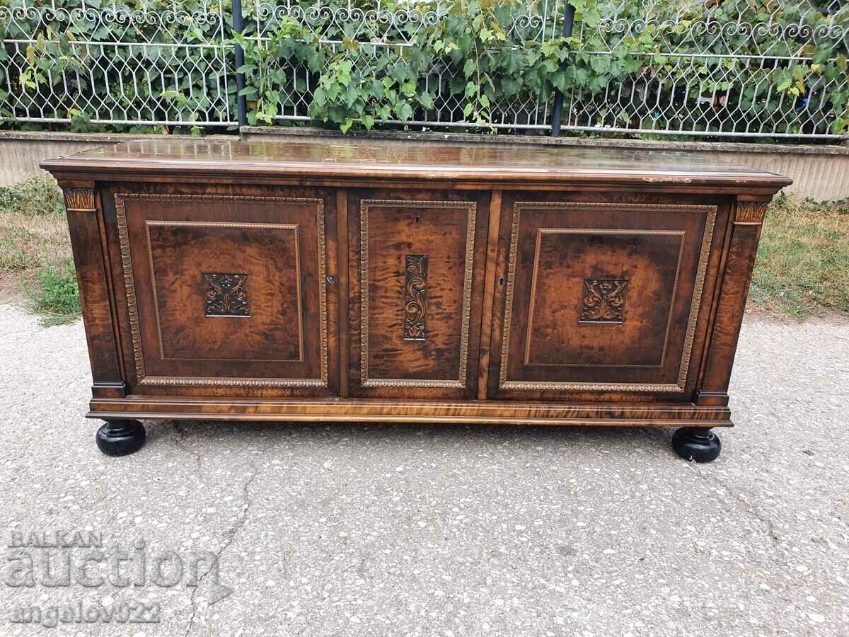 Beautiful vintage wooden chest of drawers!