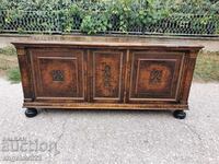 Beautiful vintage wooden chest of drawers!