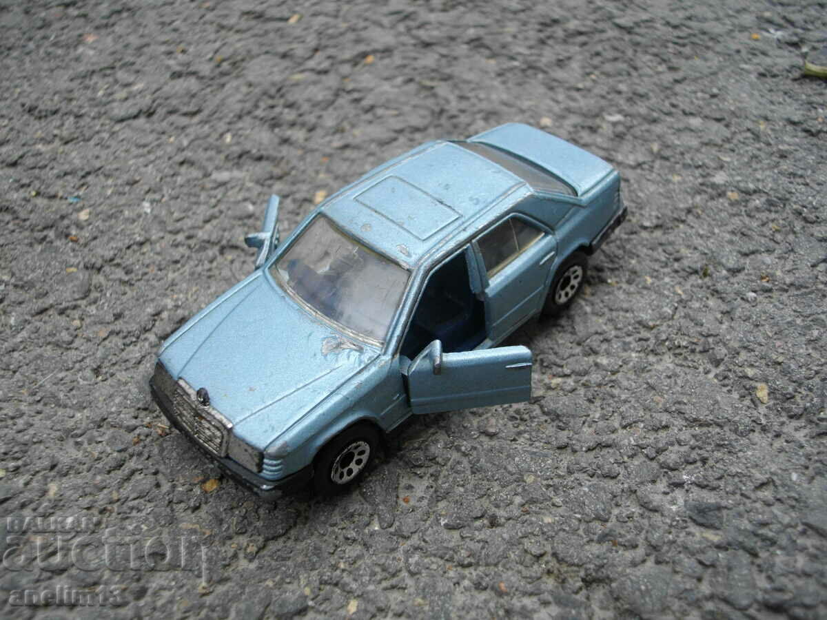 MATCHBOX MACAU MERCEDES-BENZ 300E MATCHBOX