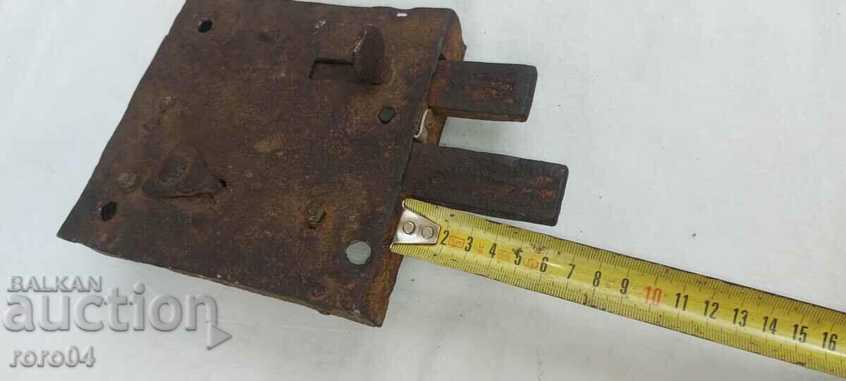 LOCK - FORGED - 200 YEARS OLD with price 175.50 BGN | € 89.73