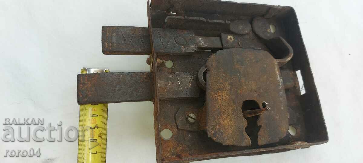 LOCK - FORGED - 200 YEARS OLD - 5
