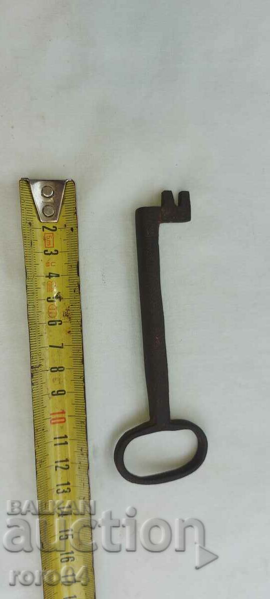Delivery of KEY - FORGED - 200 YEARS OLD Delivery of KEY - FORGED - 200 YEARS OLD