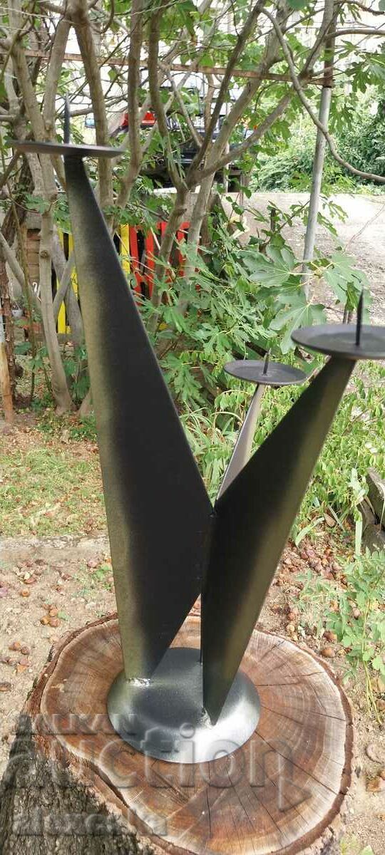 Голям метален свещник с цена 35.00 лв. | € 17.90 Голям метален свещник с цена 35.00 лв. | € 17.90