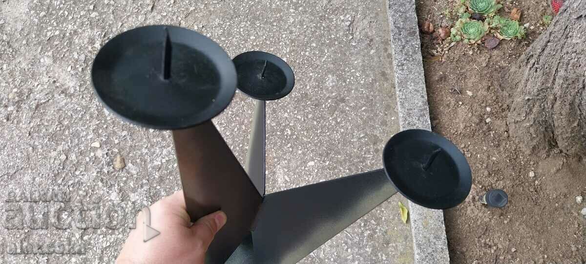 Доставка на Голям метален свещник Доставка на Голям метален свещник