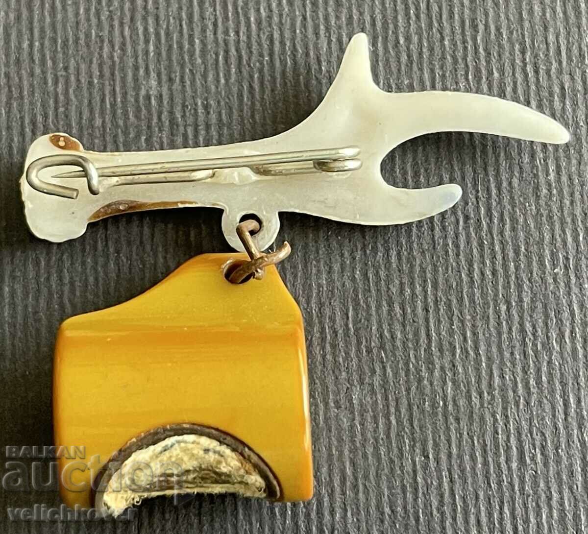 Auction 38117 Bulgaria tourist hunting badge with deer antler and mug Auction 38117 Bulgaria tourist hunting badge with deer antler and mug