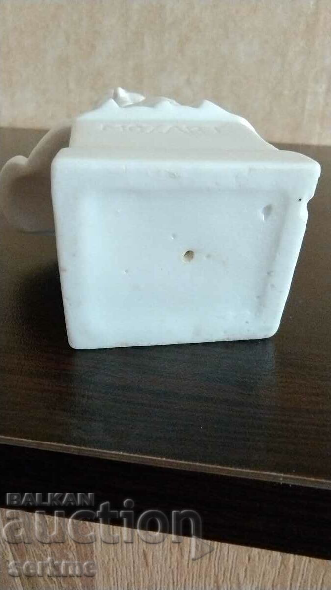 Porcelain figure - 5 Porcelain figure - 5