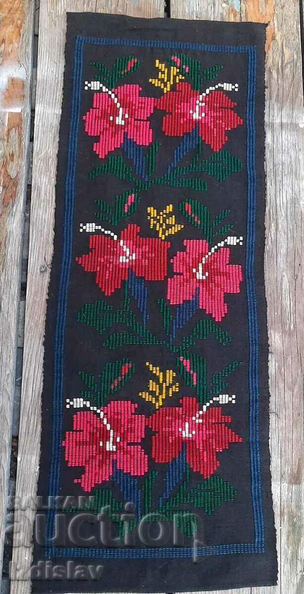 Livrarea Panou de perete din cânepă țesut și brodat manual Varna