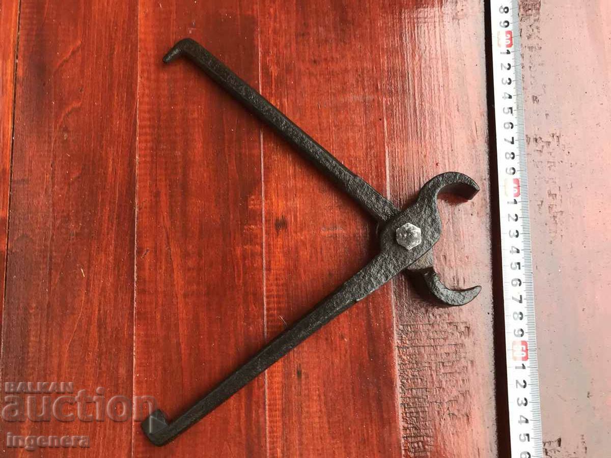 TILE FORGED PLIERS LARGE TOOL HORSE PLIERS with price 19.00 BGN | € 9.71 TILE FORGED PLIERS LARGE TOOL HORSE PLIERS with price 19.00 BGN | € 9.71