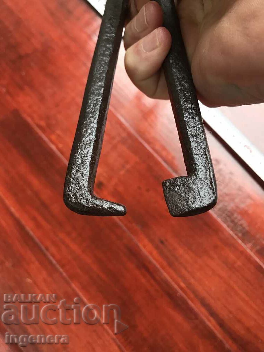 Auction TILE FORGED PLIERS LARGE TOOL HORSE PLIERS Auction TILE FORGED PLIERS LARGE TOOL HORSE PLIERS