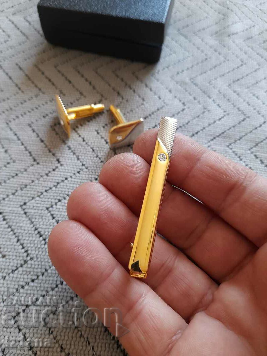 Auction Tie pin, sleeves Auction Tie pin, sleeves