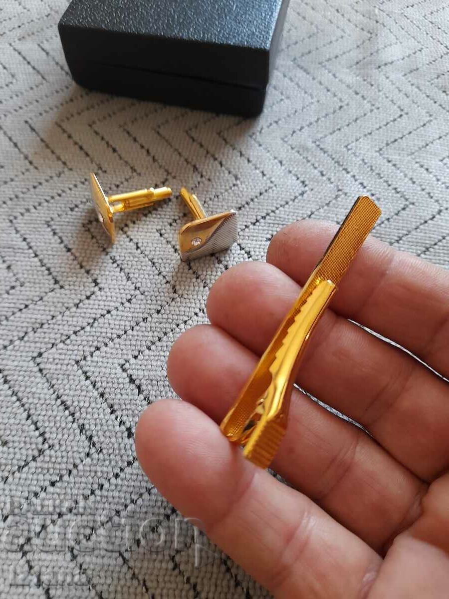 Delivery of Tie pin, sleeves Delivery of Tie pin, sleeves