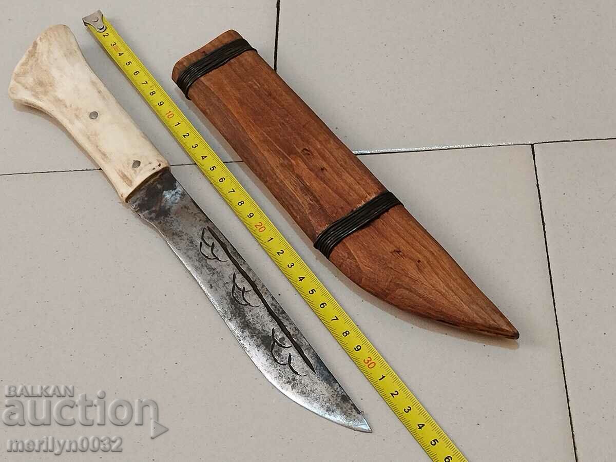 Auction  A shepherd's knife with a kaniya akulak