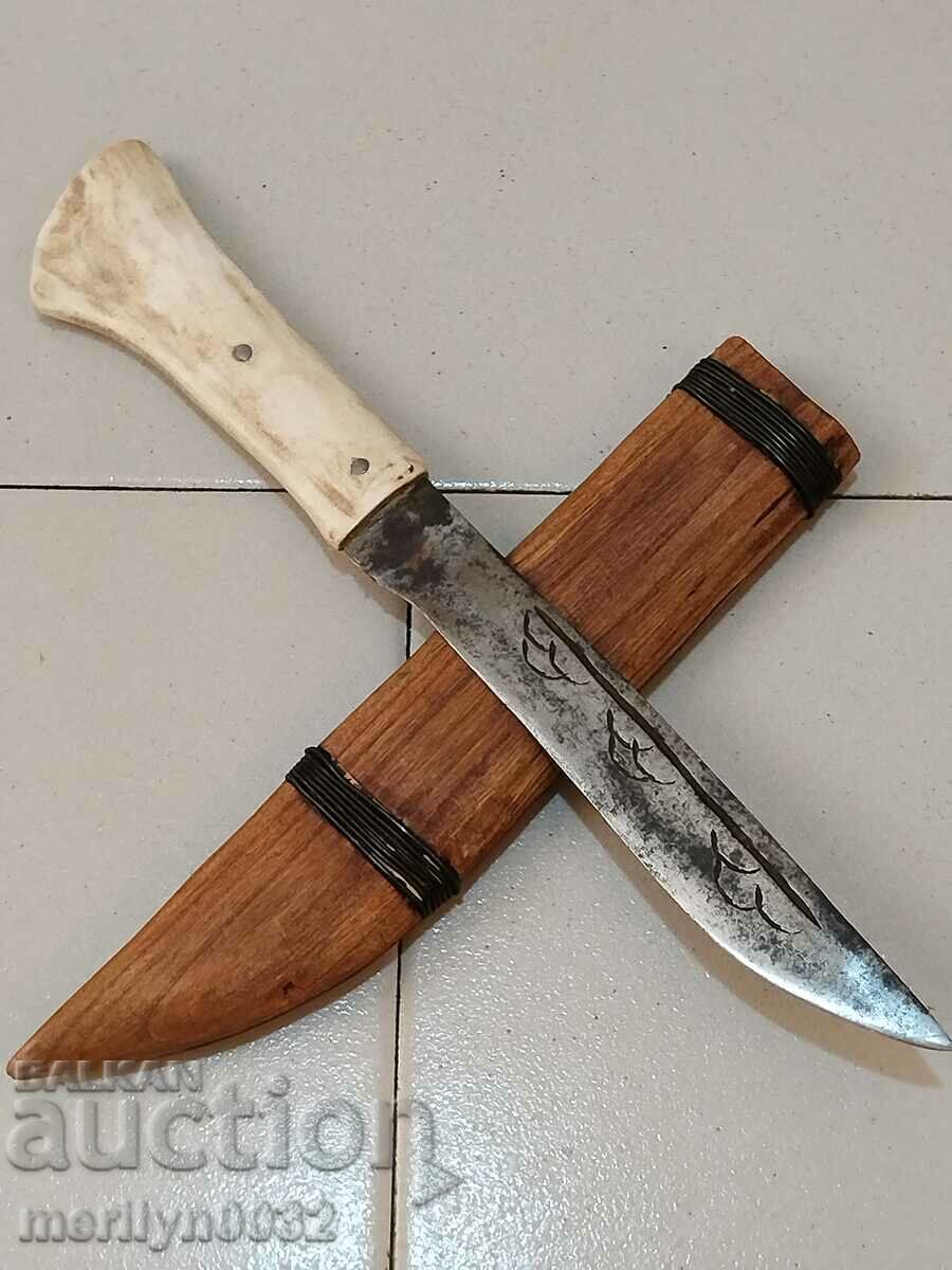 A shepherd's knife with a kaniya akulak