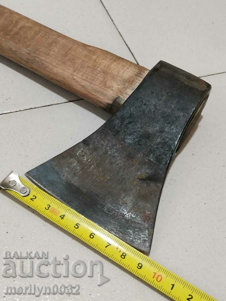 Delivery of Old ax ax satyr hatchet with sap