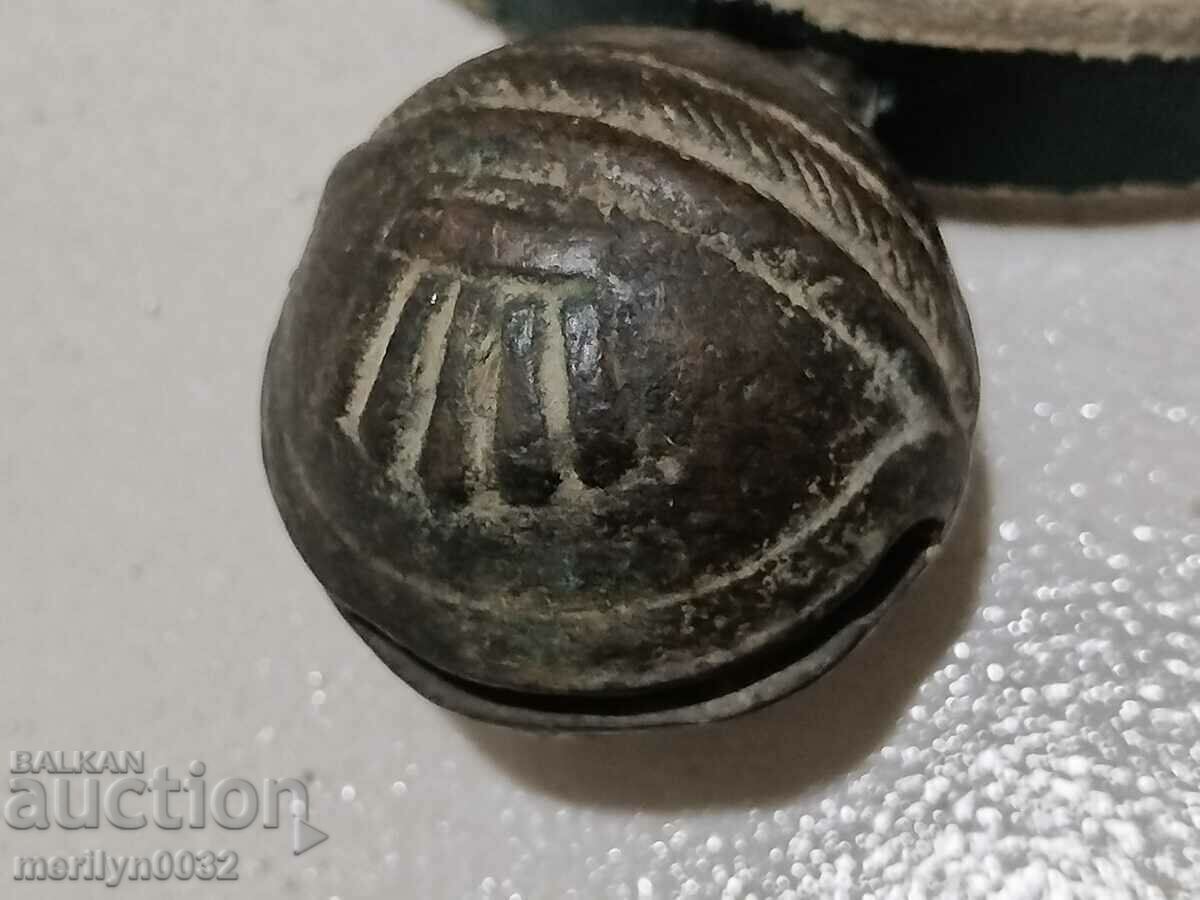 Auction Bronze "nut" type horse cart bell - 19th century Auction Bronze "nut" type horse cart bell - 19th century