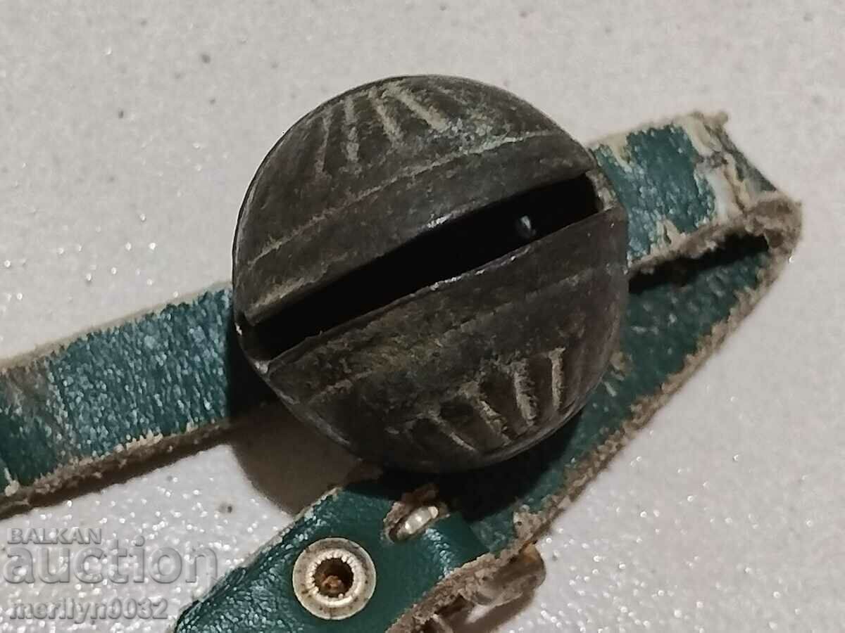 Delivery of Bronze "nut" type horse cart bell - 19th century Delivery of Bronze "nut" type horse cart bell - 19th century