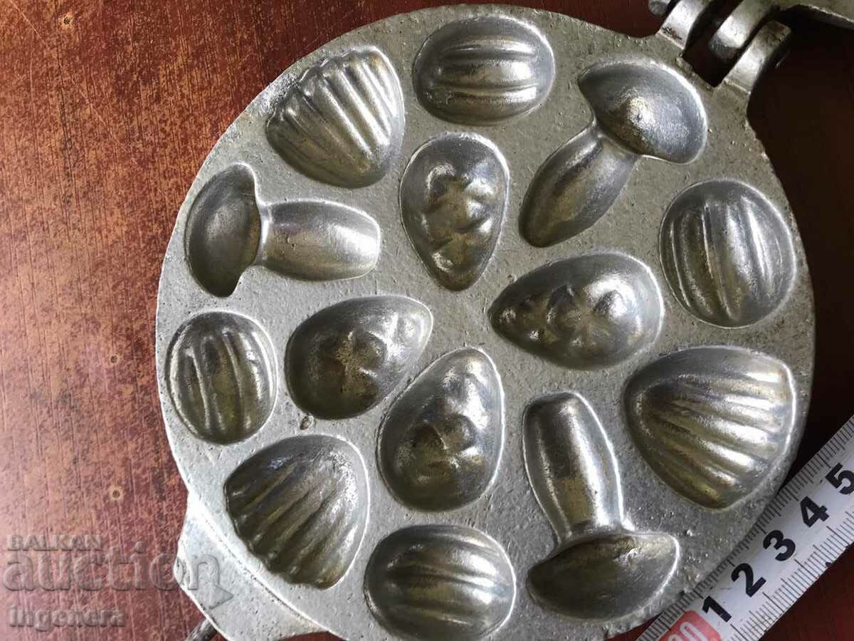 Auction DEVICE MOLD FORM FOR SOCA SWEETS Auction DEVICE MOLD FORM FOR SOCA SWEETS