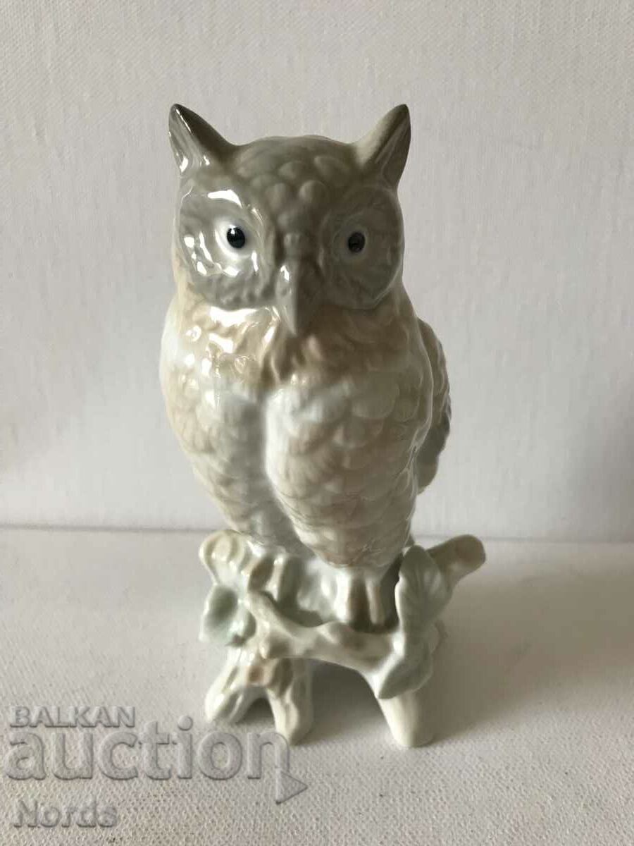 A beautiful porcelain figurine