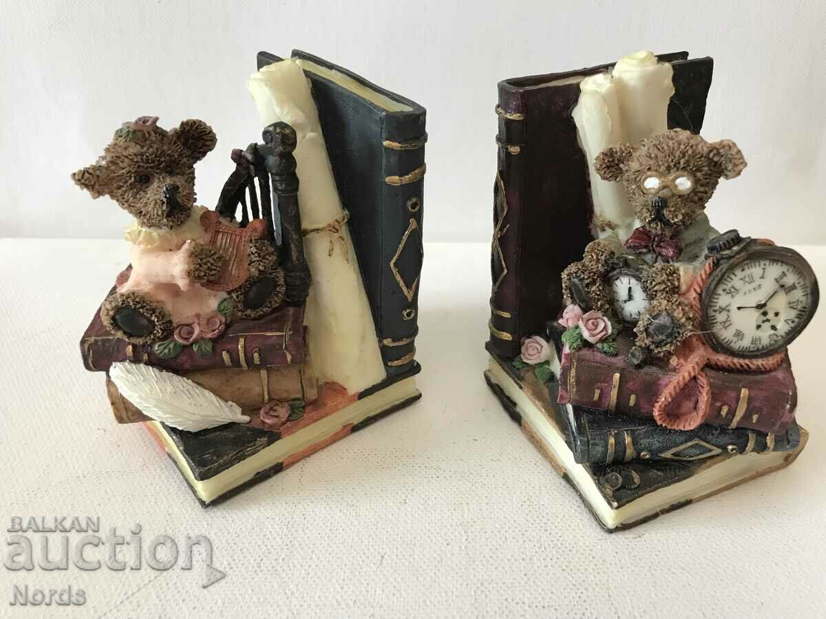 Two lovely figurines with bears