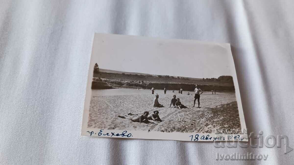 Fotografie Elhovo Bărbați pe plaja râului Tundzha 1943