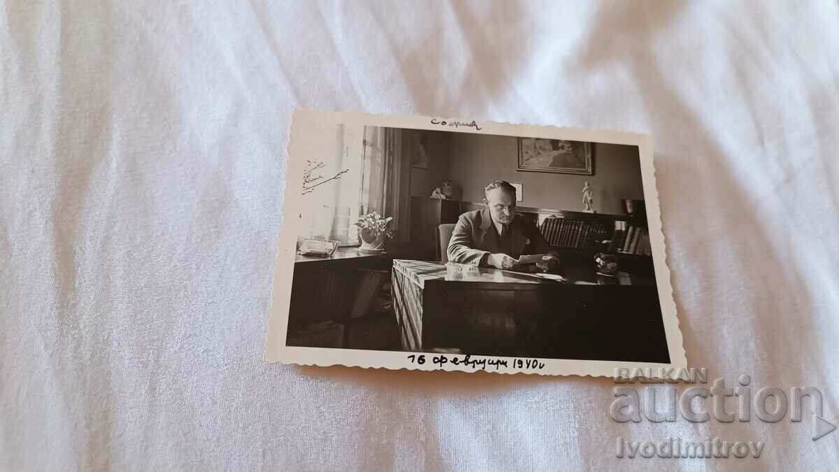 Fotografie Sofia Un bărbat la un birou în biroul lui 1940