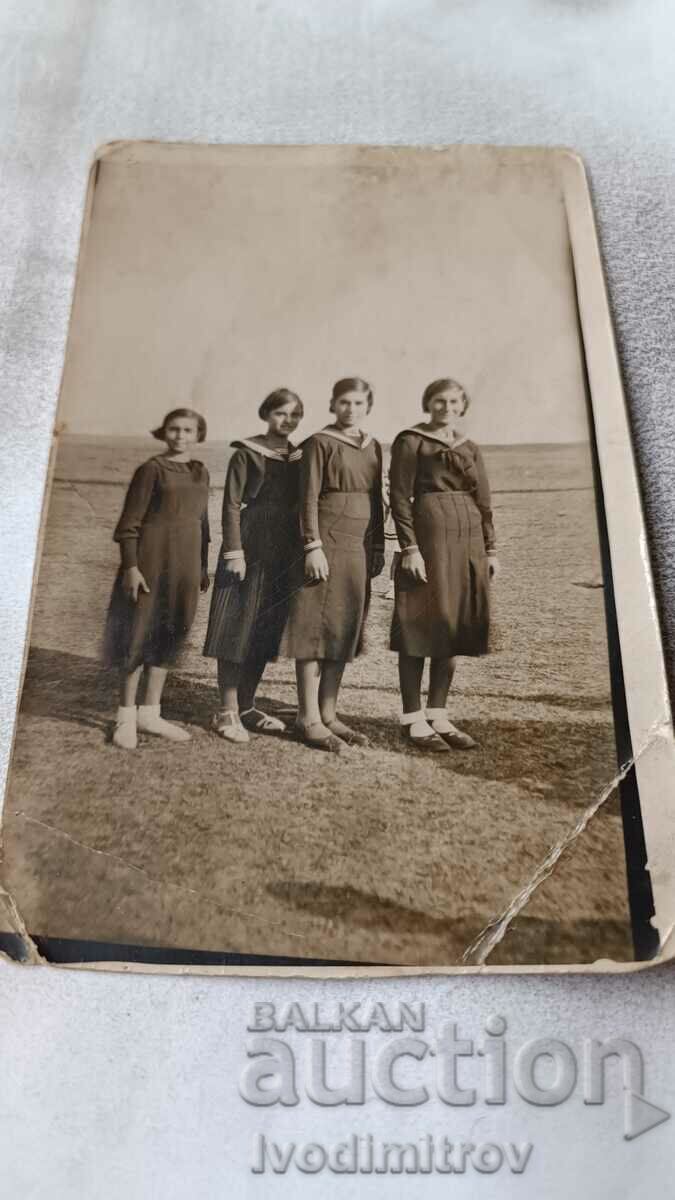 Fotografie Patru fete tinere la Adunarea Sable 1935