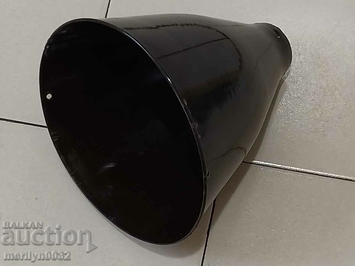 Φωτιστικό με αμπαζούρ ανακλαστήρα εμαγιέ με τιμή 43.00 BGN | € 21.99