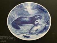 Porcelain wall plate