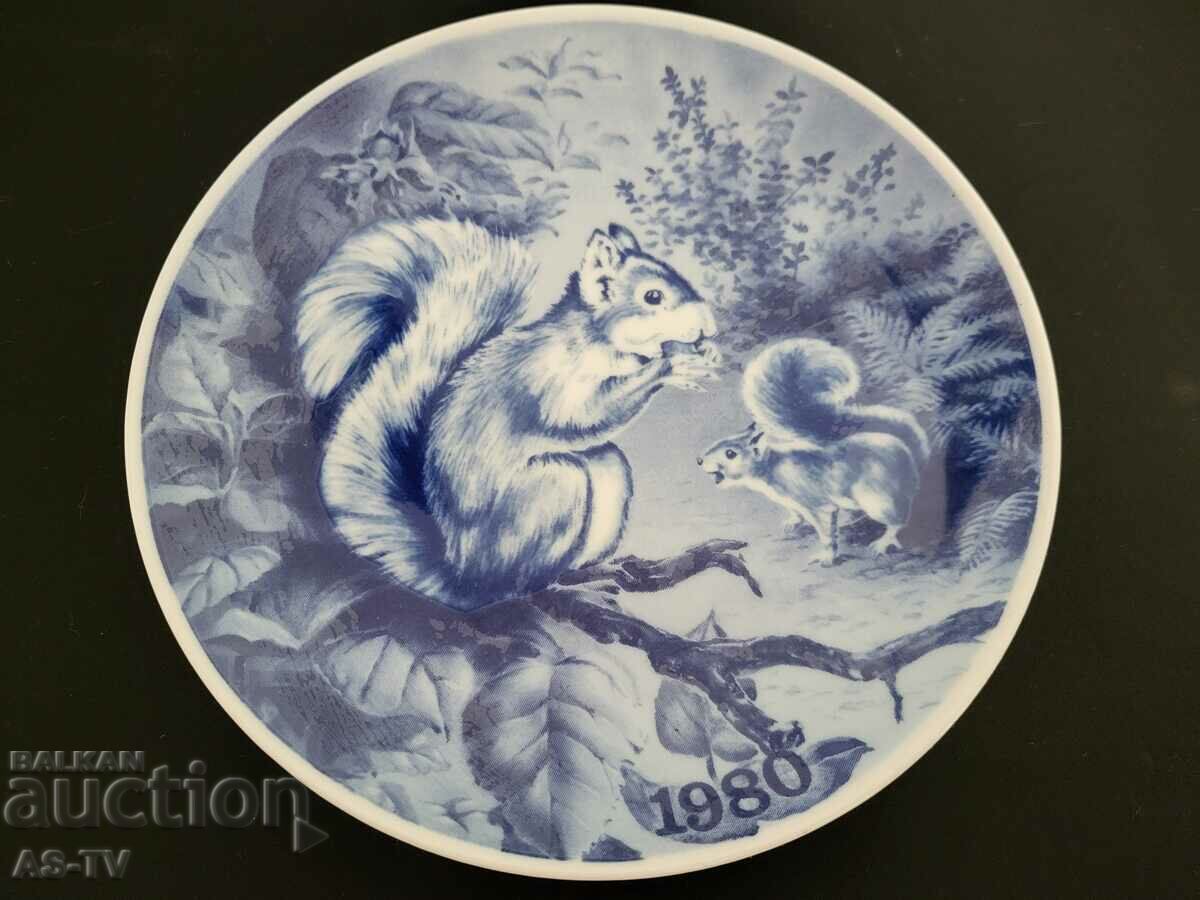 Porcelain wall plate